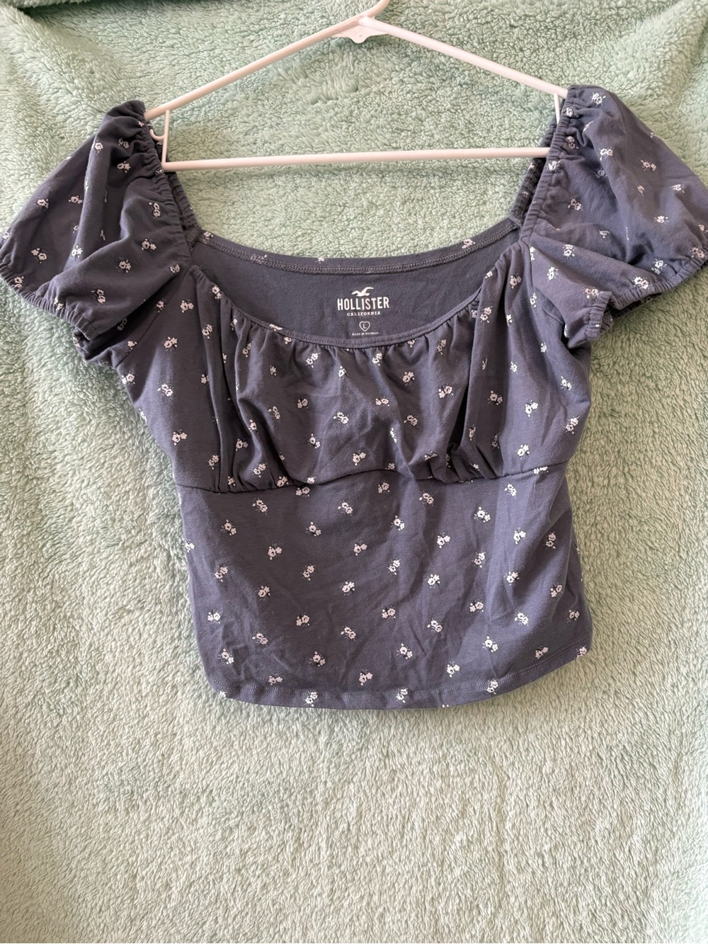 Hollister Women's navy floral capped sleeve crop top size large
